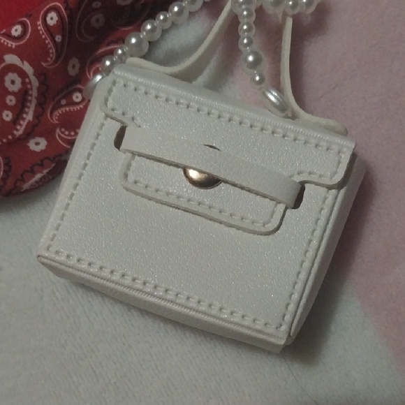 Elegant White Mini Bag Keychain with Red Scarf Accent - Picture 2 of 4